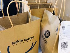 -瑞幸咖啡(临海市银泰城店)