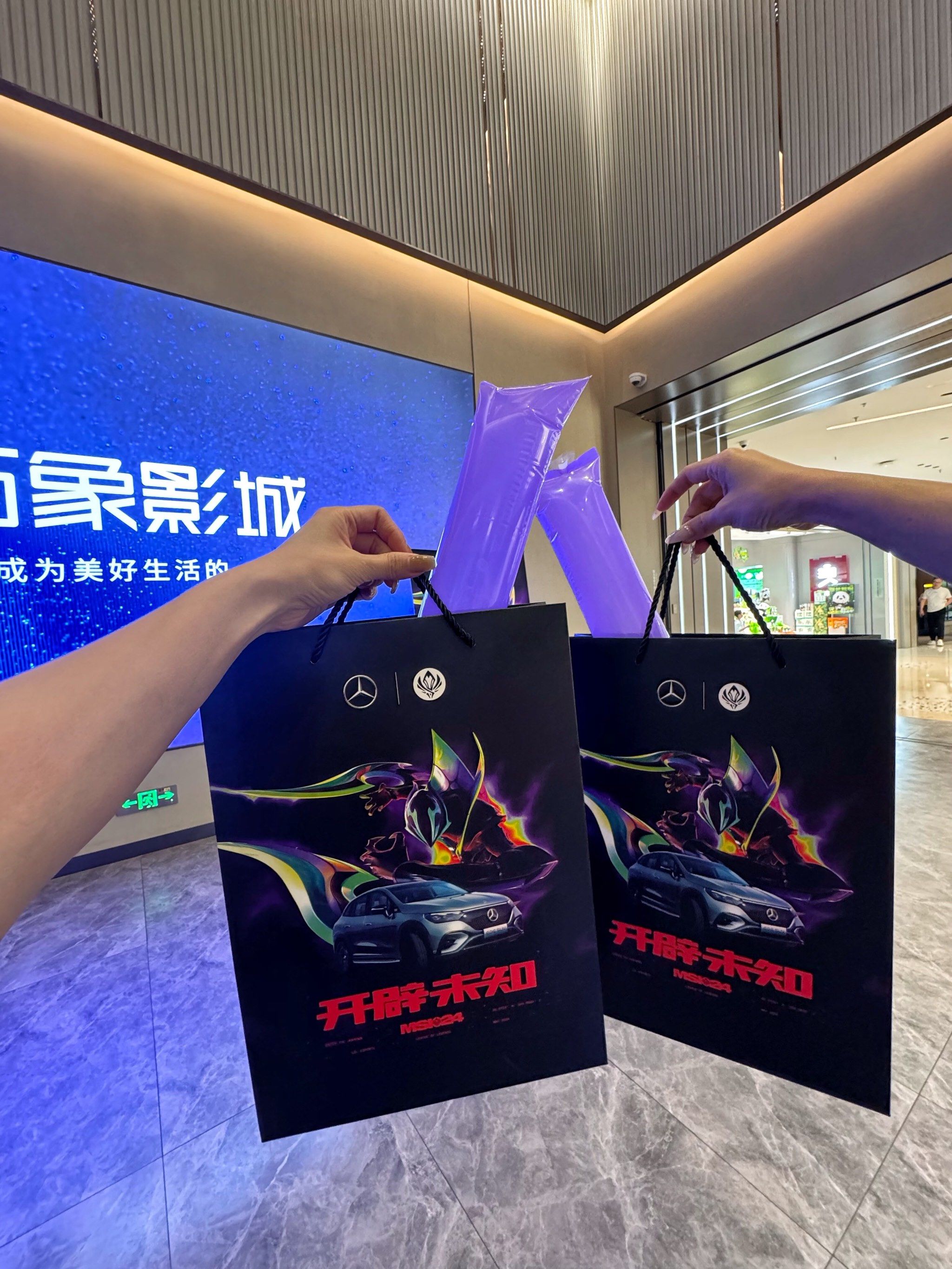 和我一起看电竞比赛吧