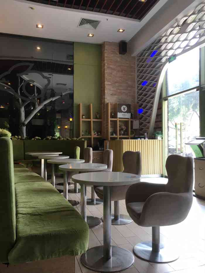 打分 现在的仙踪林没几家了 希望不要没落啊 来的时候顾客很少 菜品