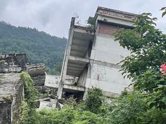 -四川汶川特大地震漩口中学遗址