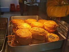 对面的金丝牛肉饼-靓靓蒸虾·头牌蒸虾(万松园玲珑店)