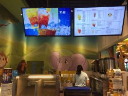 -维佳童话镇演出现场(徐东店)