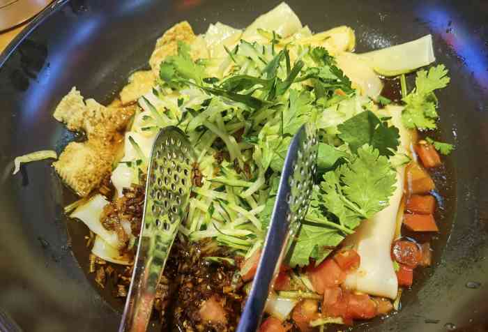 贺福记(康巴什店)-"大口吃肉!锅贴的面和豆角很好吃!牛排.