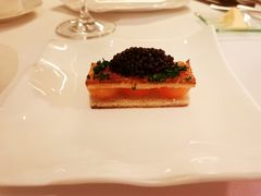 有机蛋黄吐司鱼子酱和香草-Jean Georges