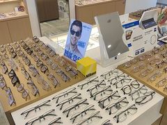 -三目眼镜·蔡司视觉合作店(青浦宝龙店)