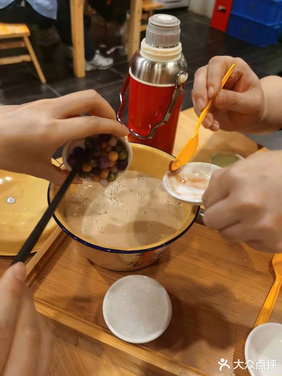 打卡杨家坪网红姜丝兔兔[调皮]