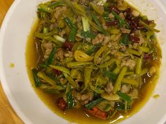 炒黄花菜-榕江牛瘪牛肉火锅