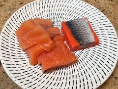 三文鱼腩-松山湖凯悦酒店·Café自助餐厅·周末火舞秀表演
