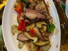 野菌炒腊肉-四姑娘山阿巴郎·藏式花园餐厅