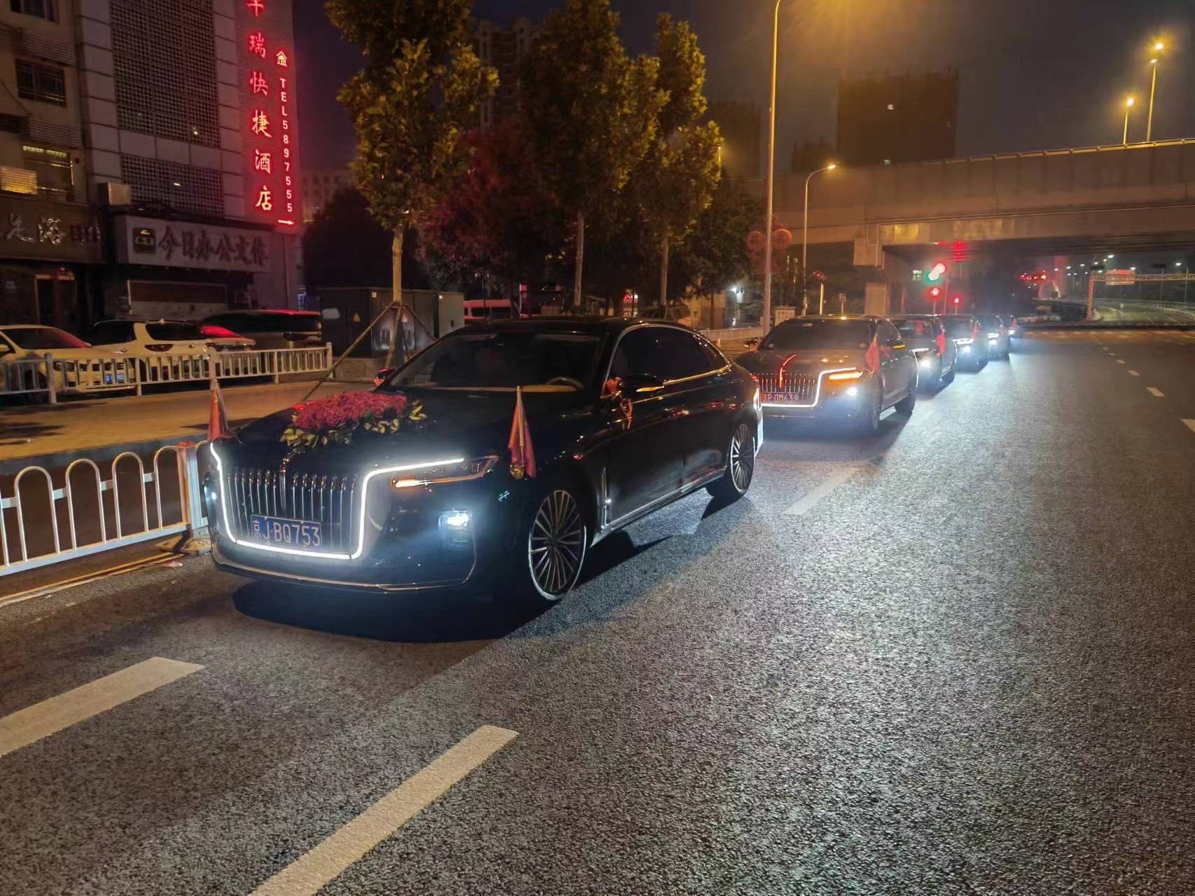 年轻的新人们都首选红旗h9做他们的婚车
#婚礼婚车 #婚车 #婚车车队