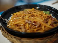 -刚砂锅鸡丝米线