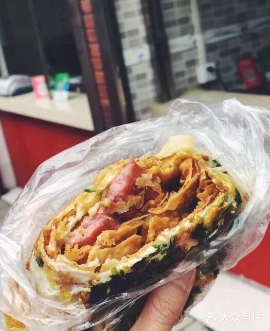 老杨和他的老伴儿算的上是师大红人