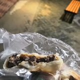 大众上看到交大一村教工食堂还卖鲜肉月饼，好像还不错的