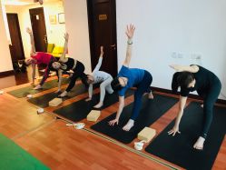 -Yvon yoga 瑜伽·精准体态管理中心
