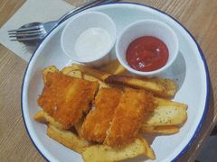 英式炸鱼配宽薯-HELLO 27 意面·沙拉·帕尼尼