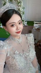 -现代经典婚纱摄影