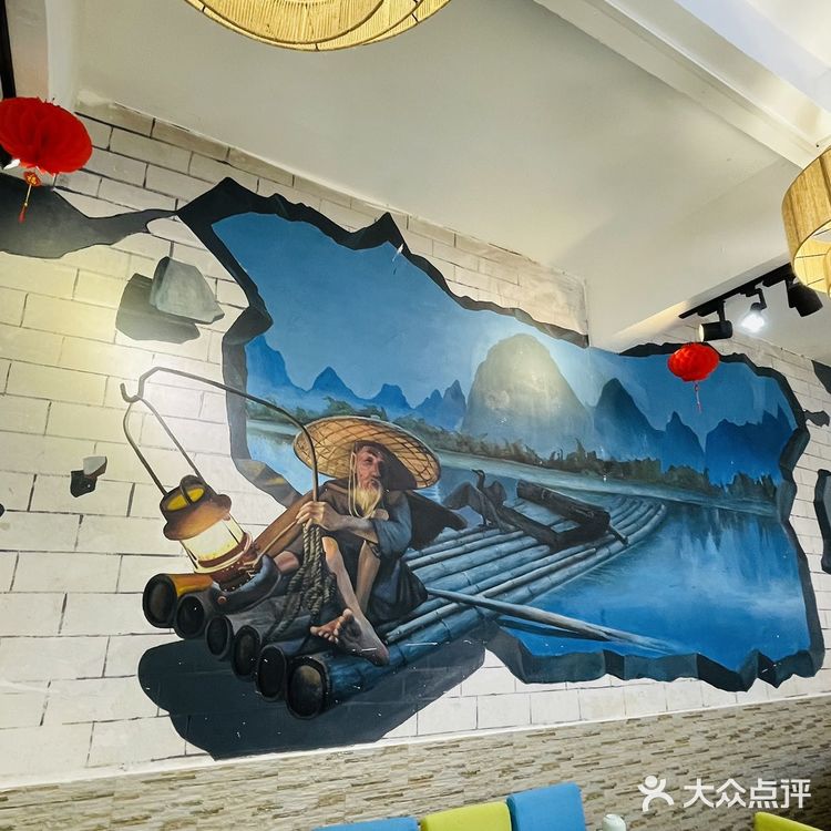 有很多当地人也来这儿吃 啤酒鱼是招牌，都是活鱼现sha