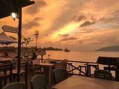 -Sunset Bar(丹绒亚路香格里拉店)