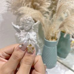 -花岐款式专研健康美甲沙龙