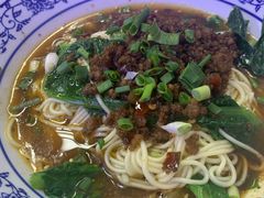 -渝之汇牛肉豌杂面