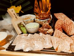 -铭牛烧肉·和牛海鲜自助(高新月牙湖店)