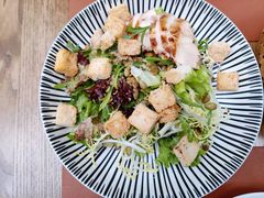 炭烤鸡肉沙拉-Golden Lily河内巴黎法越料理餐厅(建国西路店)