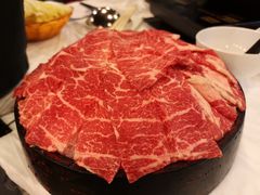 安格斯牛肉-鲜入围煮花胶鸡海鲜火锅