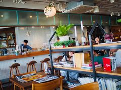 -ROAST coffee & eatery