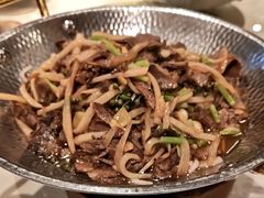 -帅巴人舅母子腊蹄民俗村