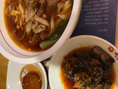-呷佬·长沙手工米粉(金沙江路店)