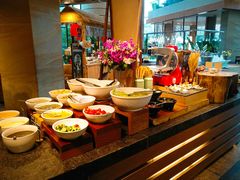 自助取餐区-松山湖凯悦酒店·Café自助餐厅·周末火舞秀表演