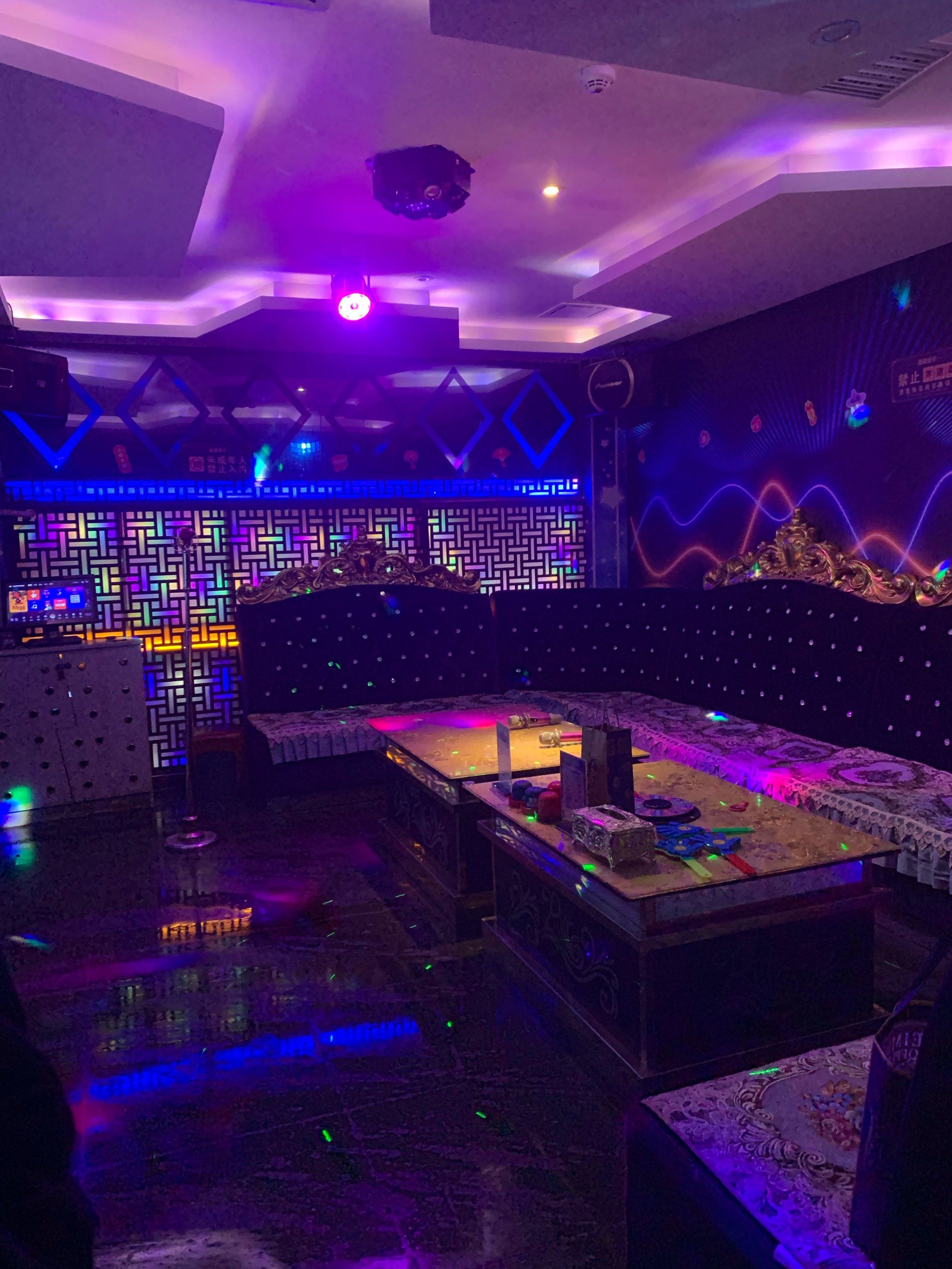 天天领红包 #最适合放松的ktv #放松解压好去处 

新店开张大 !!