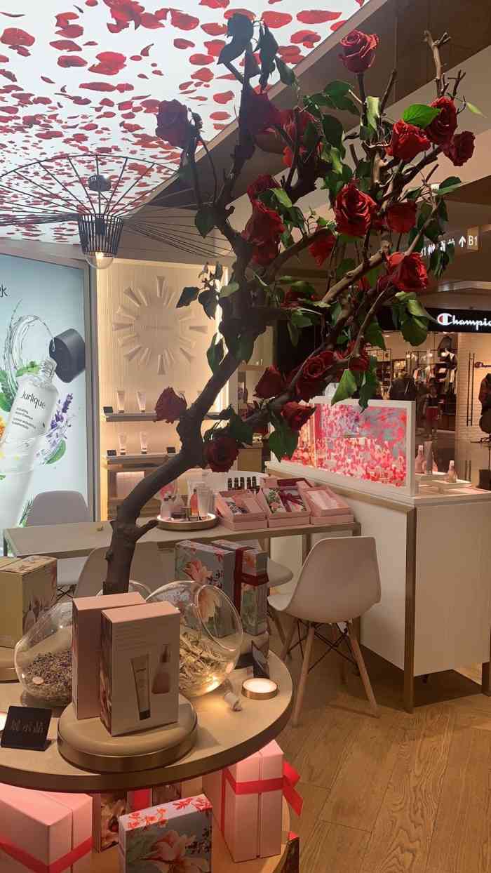 茱莉蔻(德基广场店)-"德基负一楼的茱莉蔻,上周末搞活动,扫码关.