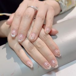 -纤纤玉手美甲美睫美容