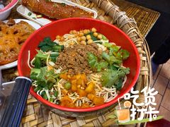 -爆炸头阿姨小四川正宗川味小吃(无任何分店)
