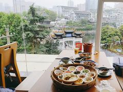 -包整·丝娃娃(一览甲秀楼风景店)