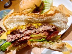 经典牛肉汉堡-ZEMOCAFE·FUSION FOOD(西交利物浦店)