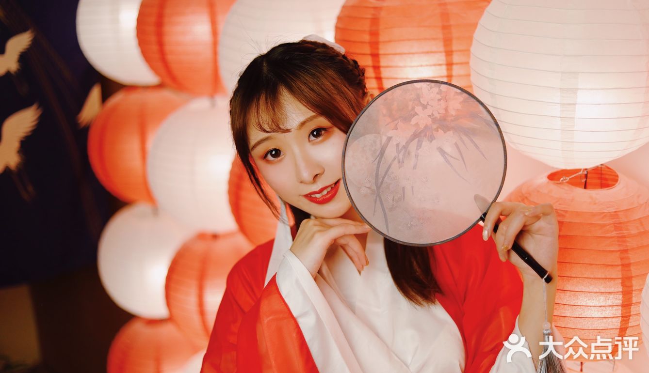 魔都探店│比网红展还好拍？神仙摄影棚了解一下