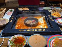 -老牌坊云南鱼豆花火锅(哈西万达店)