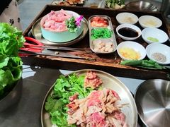 -围炉肉舍•炭烤活鳗•丹东海鲜烤肉(步行街店)