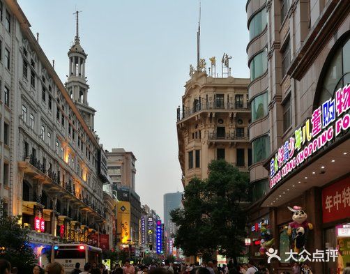 上海旅游攻略，南京路步行街是必去打卡景点
