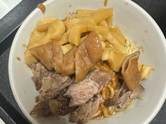 -松树干拌面店