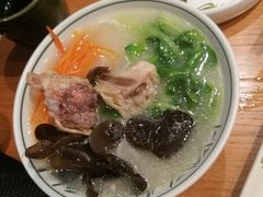土鸡汤捞米线-云海肴·汽锅鸡·云南菜(高德置地店)