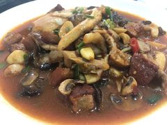 地木耳藏香猪-南渝食府.石锅鸡(尚城花园店)