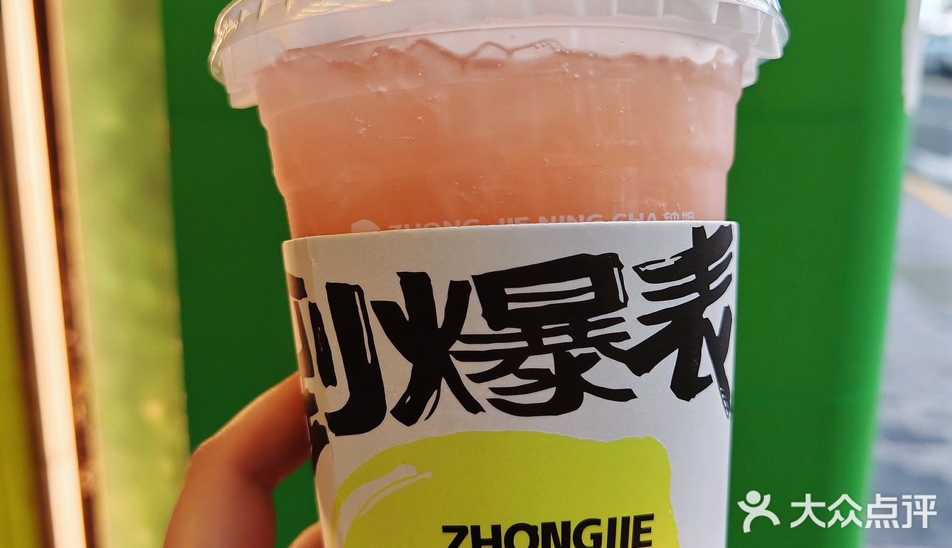 夏天走在淮海中路上，就该来一杯🍋手打柠檬茶