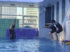 -龙格亲子游泳·水育早教中心(华亿大润发店)