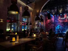 -FOUR PLAY BAR