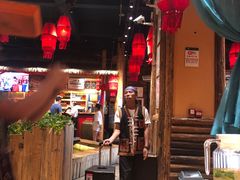 -老滇山寨•云南特色菜•地方菜•民族风情歌舞表演(金碧店)