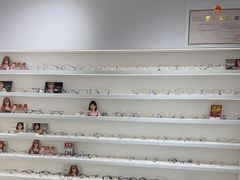 -美式眼镜·授权蔡司.依视路.尼康.豪雅.明月(南翔印象城店)