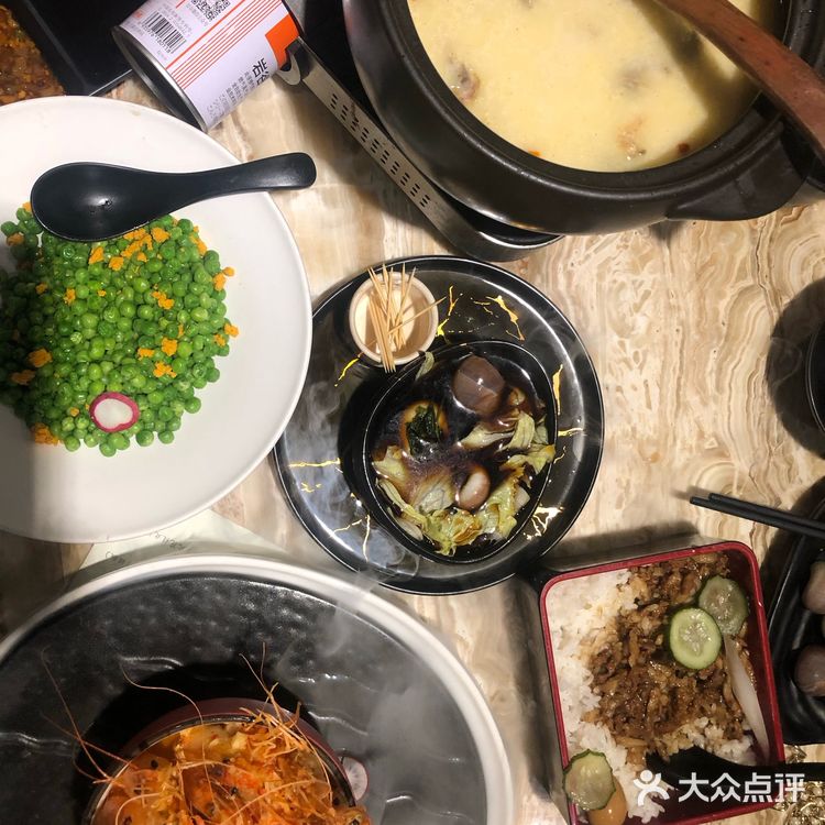 卤肉饭，一般般，饭也不是特别好
